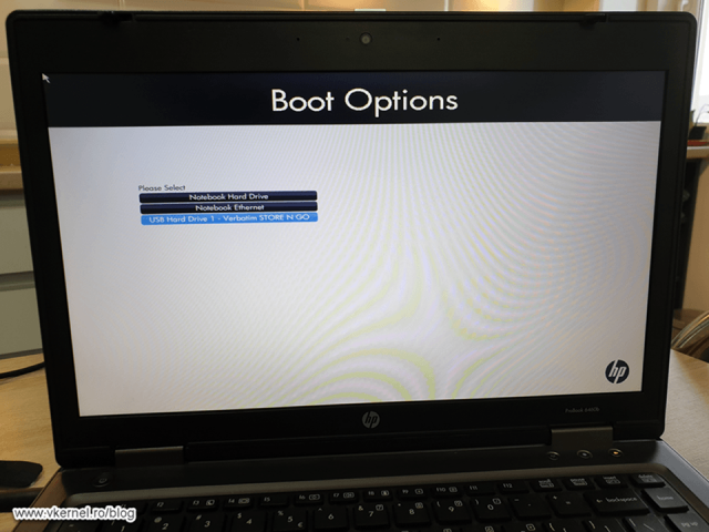 Using the computer boot menu to start from the USB drive